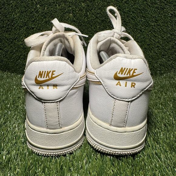 Size 10 - Nike Air Force 1 07 ESS Metallic Gold W - Picture 7 of 7